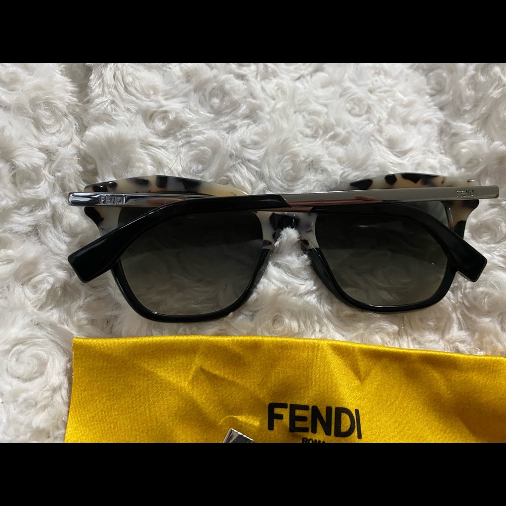 Fendi Sunglasses - Picture 3 of 5